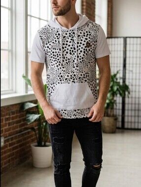 Toku‎ Animal Print Kangaroo Pocket Short Sleeve Hoodie Shirt Size Medium …